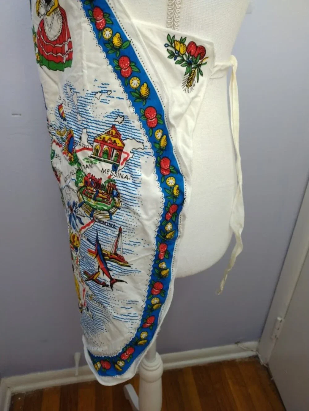 Vintage Kitchen Souvenir Apron Sicily Italian Map Folk Art Colorful Cotton